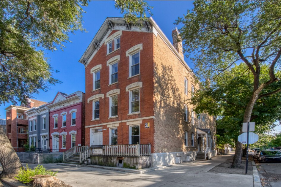 1437 W Superior St, Chicago, IL à vendre Photo de l’immeuble– Image 1 sur 8