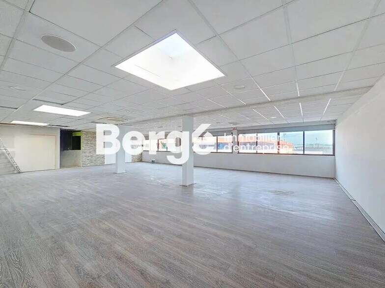 Bureau dans Cannes à vendre - Photo de l’immeuble – Image 2 sur 4