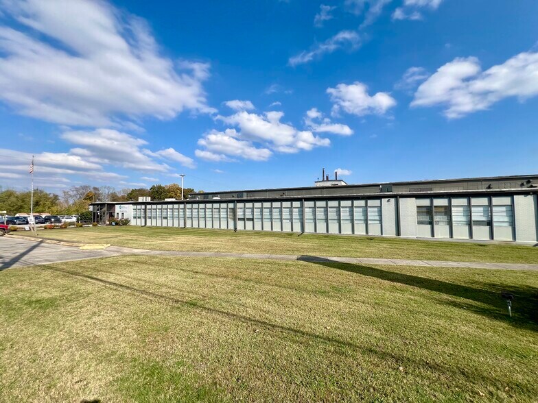 204 Red Rd, McMinnville, TN à louer - Photo de l’immeuble – Image 2 sur 13