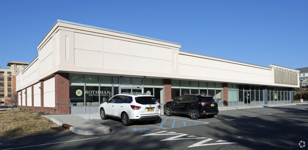650 White Plains Rd, Tarrytown, NY à louer - Photo de l’immeuble – Image 3 sur 6