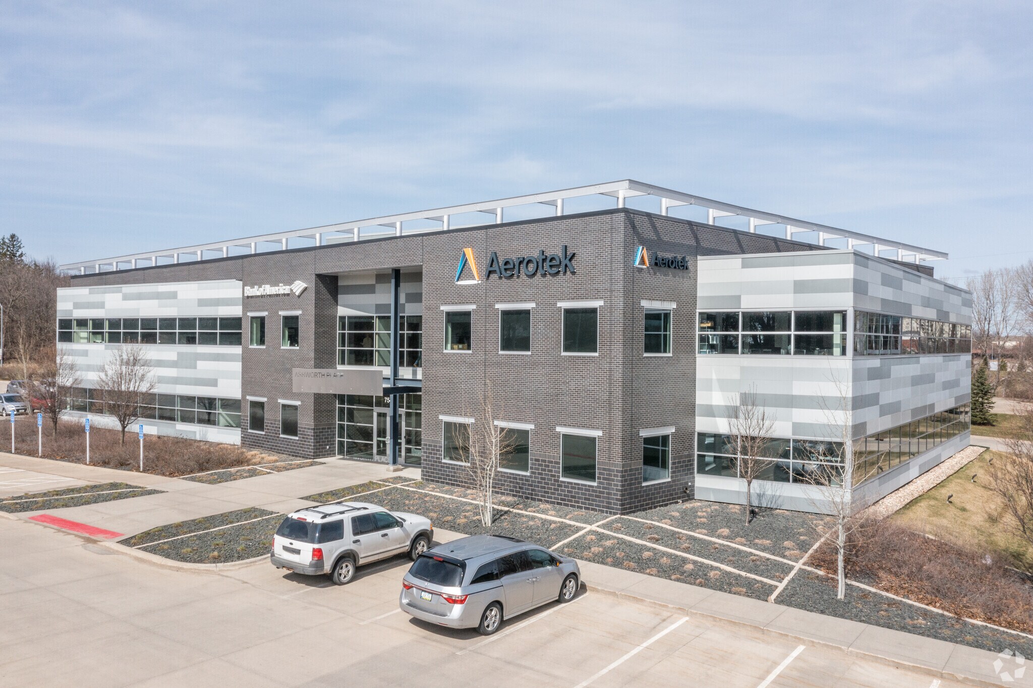 7545 Ashworth Rd, West Des Moines, IA à louer Photo principale– Image 1 sur 5