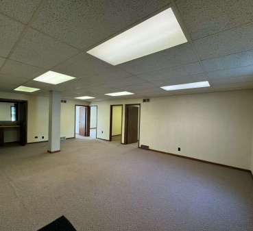 200 Regency Ct, Brookfield, WI à louer - Photo intérieure – Image 2 sur 8