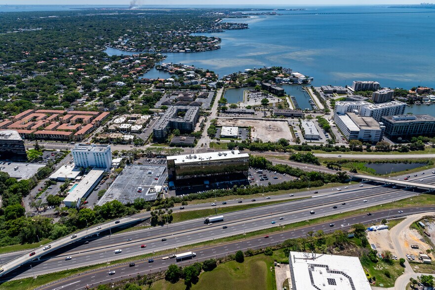 5401 W Kennedy Blvd, Tampa, FL à louer - Photo de l’immeuble – Image 2 sur 15