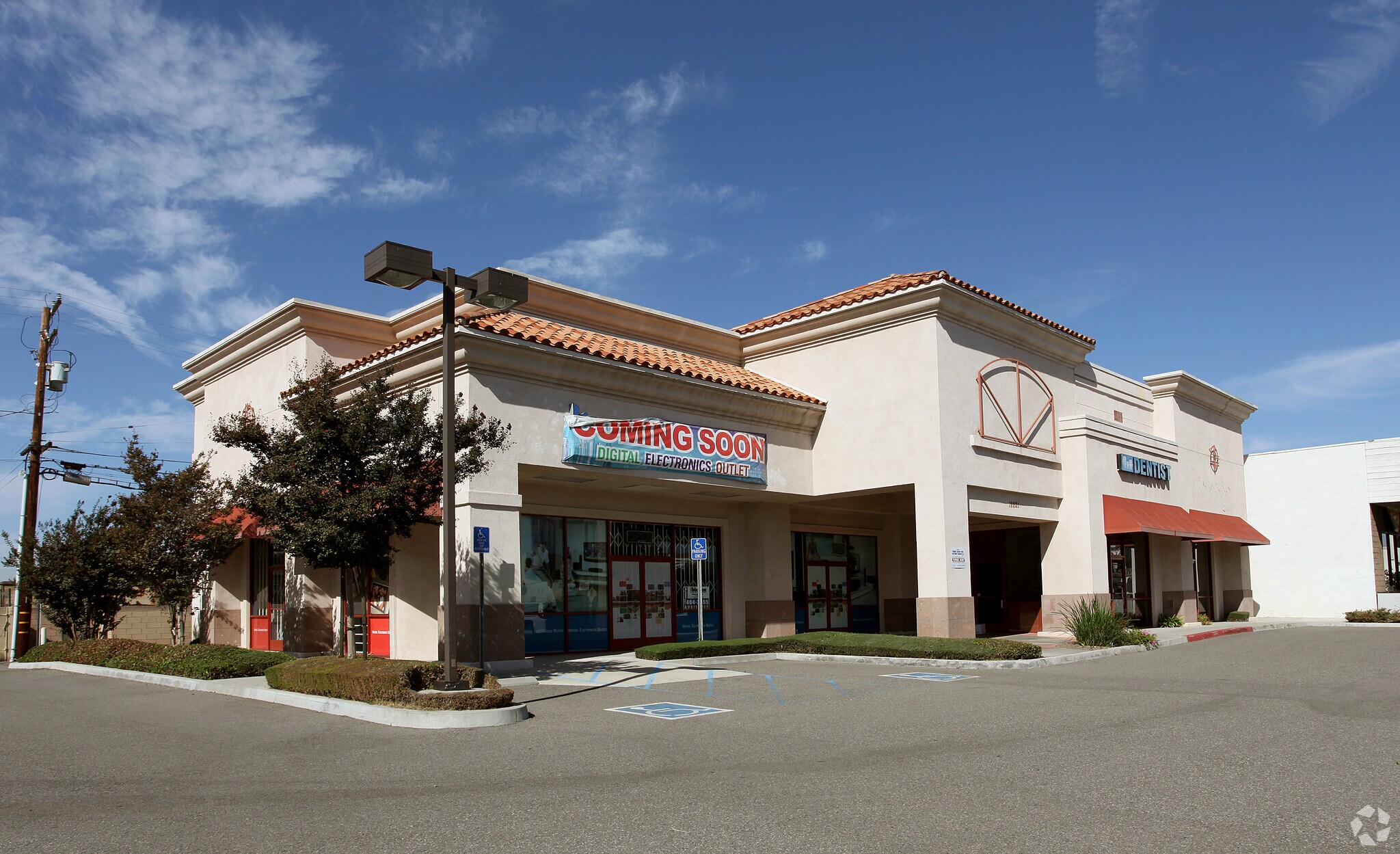 18821 Pioneer Blvd, Cerritos, CA à louer Photo principale– Image 1 sur 3