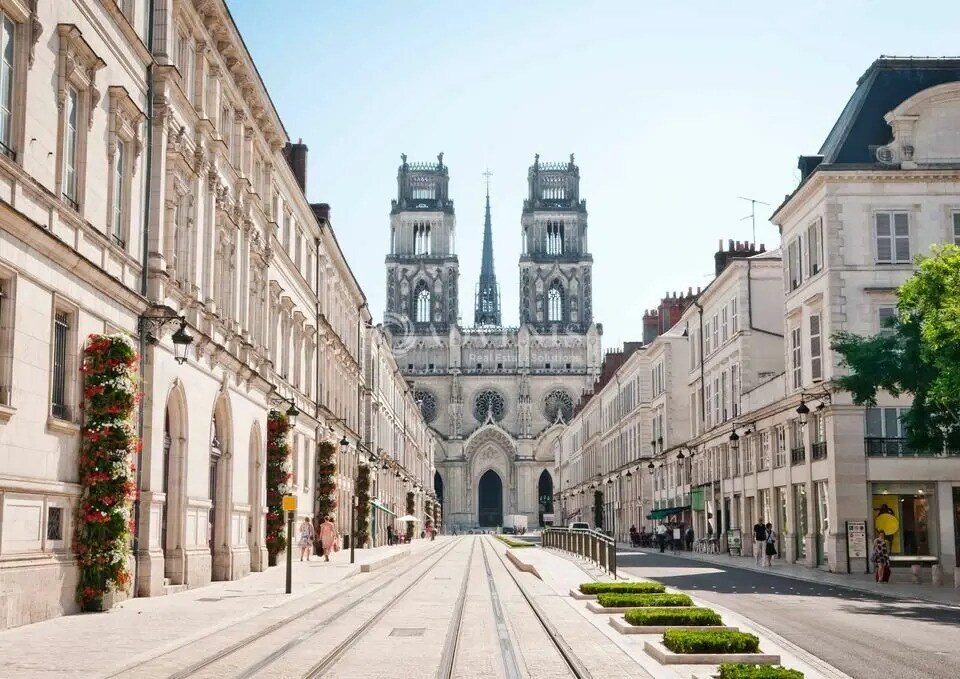 Local commercial dans Orléans à louer Photo de l’immeuble– Image 1 sur 9