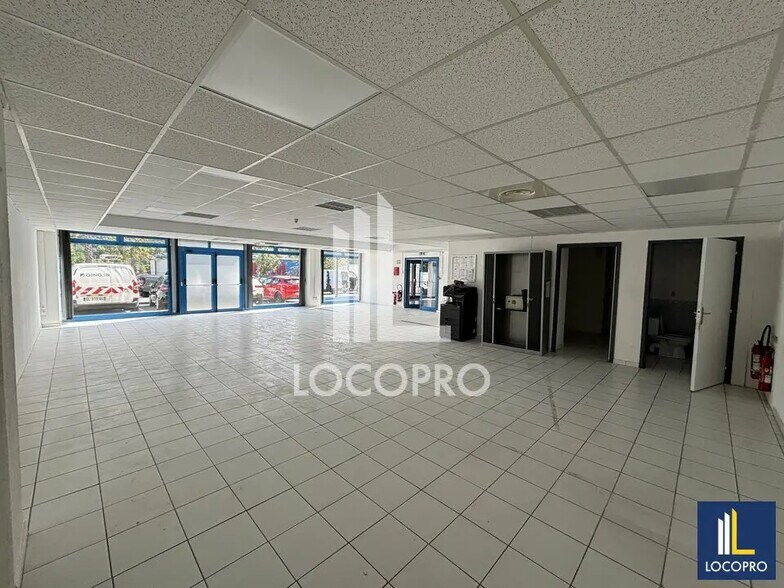 Bureau dans Carros à louer - Photo de l’immeuble – Image 2 sur 14