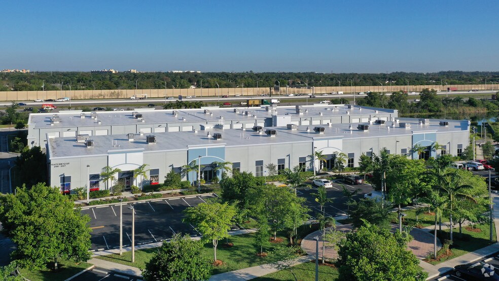 15499 SW 12th St, Sunrise, FL à louer - Photo de l’immeuble – Image 3 sur 4