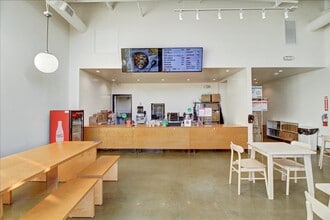 110 S Fairfax Ave, Los Angeles, CA à louer Photo intérieure– Image 1 sur 3