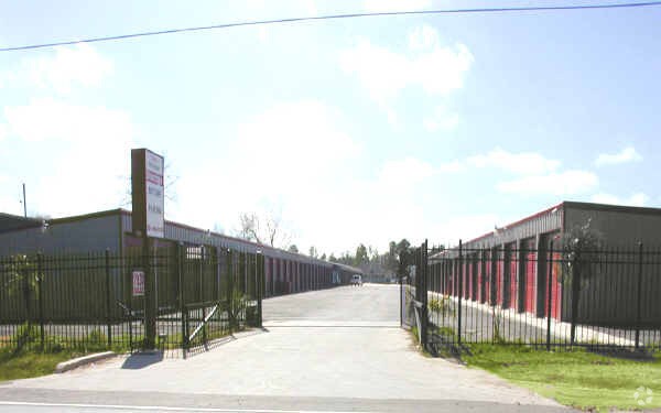 11721 Spring Cypress Rd, Tomball, TX à louer - Photo de l’immeuble – Image 2 sur 13