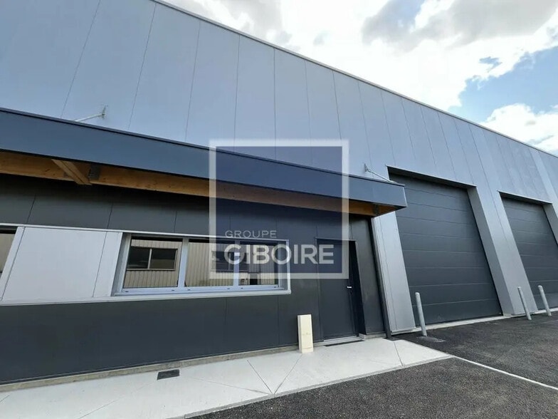 Industriel/Logistique dans Laillé à louer - Photo de l’immeuble – Image 2 sur 9