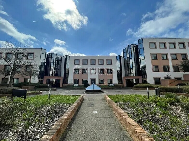 Bureau dans Jouy-en-Josas à louer - Photo de l’immeuble – Image 2 sur 9