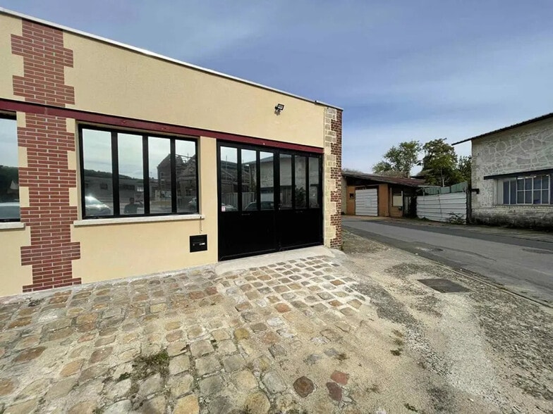 Local d’activités dans Asnières-sur-Oise à louer - Photo de l’immeuble – Image 2 sur 7