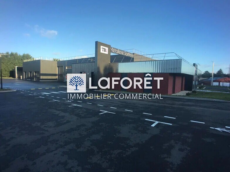 Local d’activités dans Connerré à louer - Photo de l’immeuble – Image 1 sur 7