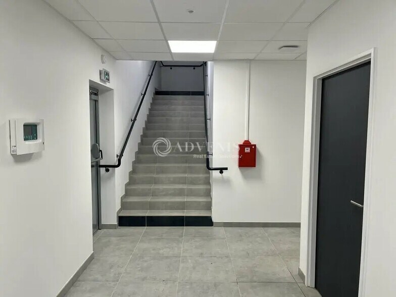 Industriel/Logistique dans Éragny à louer - Photo intérieure – Image 2 sur 10