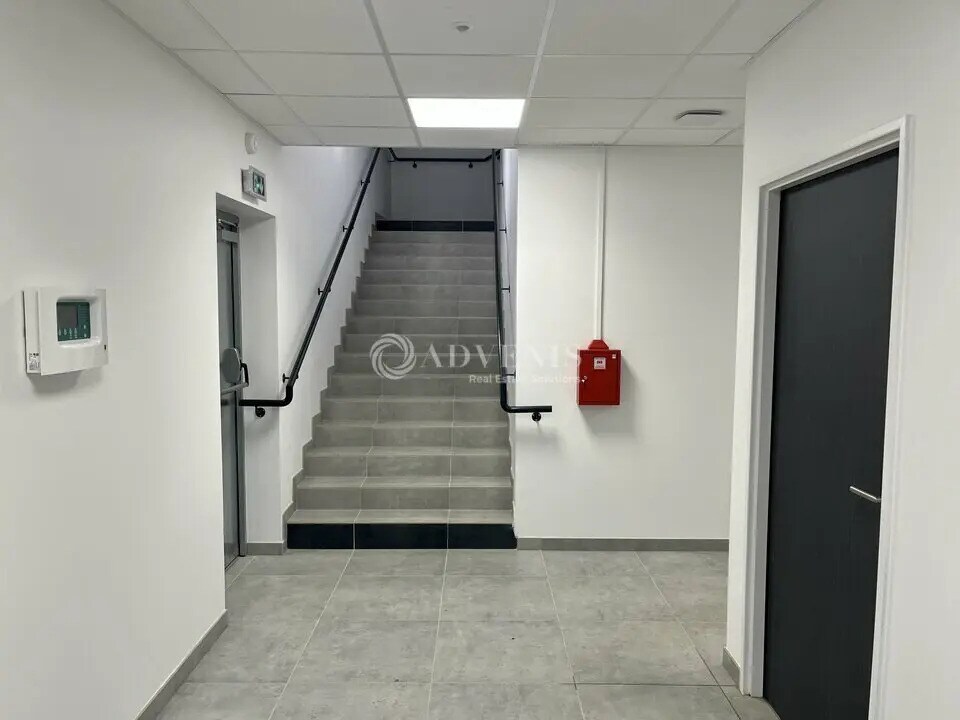 Industriel/Logistique dans Éragny à louer Photo intérieure– Image 1 sur 8