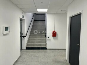 Industriel/Logistique dans Éragny à louer Photo intérieure– Image 1 sur 8