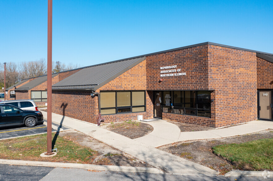 901 Biesterfield Rd, Elk Grove Village, IL à louer - Photo de l’immeuble – Image 2 sur 5