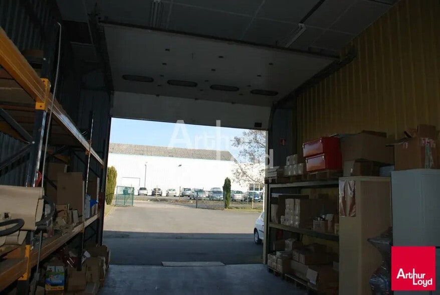 Local d'activités dans OUCQUES à vendre - Photo de l’immeuble – Image 1 sur 4