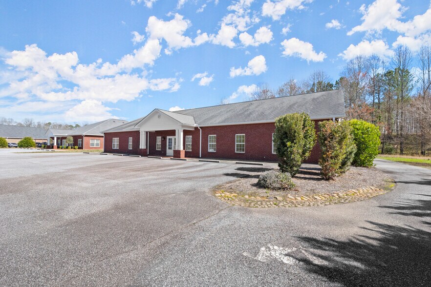 135 Midway Dr, Cornelia, GA à vendre - Photo de l’immeuble – Image 3 sur 22