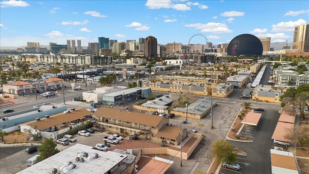 3719 Royal Crest St, Las Vegas, NV à vendre - Photo de l’immeuble – Image 3 sur 14
