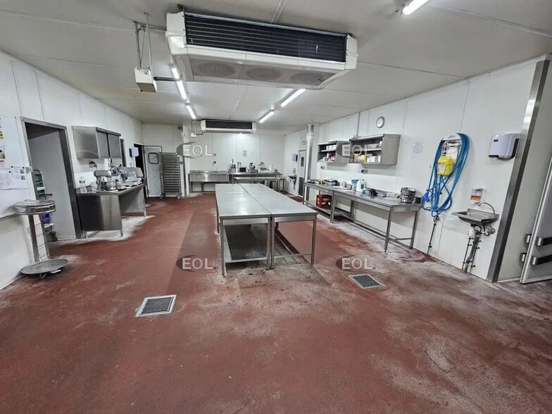 Local d’activités dans Arcueil à louer - Photo de l’immeuble – Image 2 sur 16