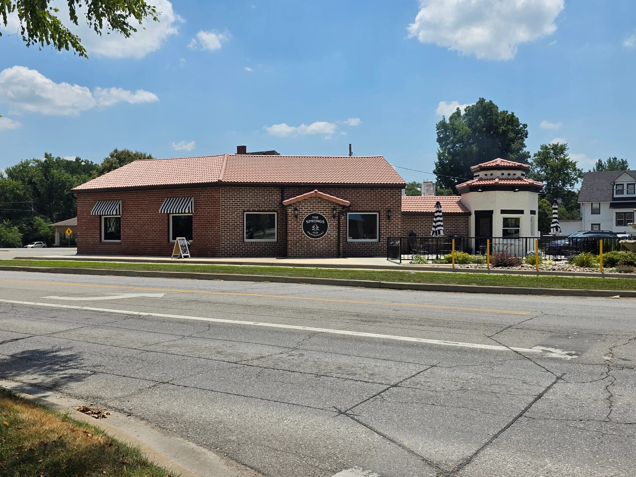 415 Saint Louis Ave, Excelsior Springs, MO à louer Photo principale– Image 1 sur 13