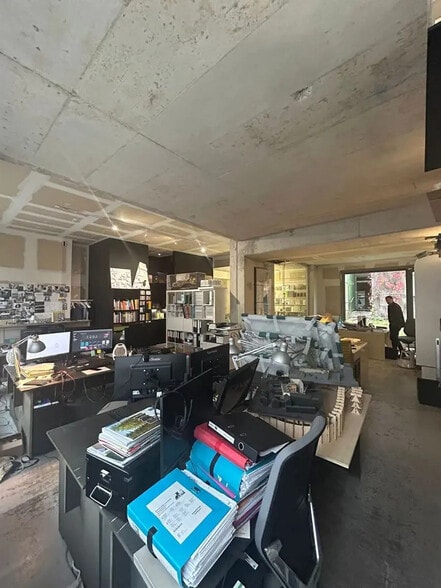 Local commercial dans Paris à louer - Photo de l’immeuble – Image 1 sur 4