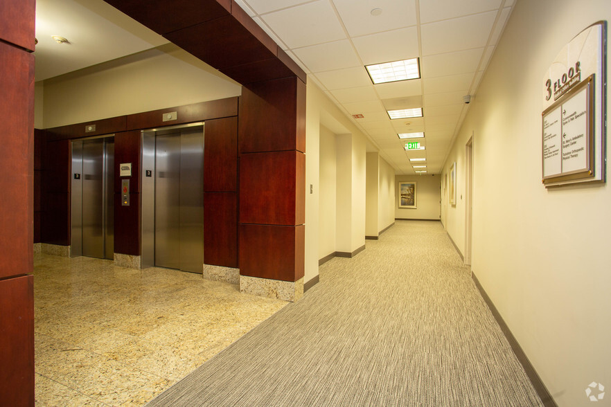 5875 Bremo Rd, Richmond, VA à louer - Hall d’entrée – Image 2 sur 3