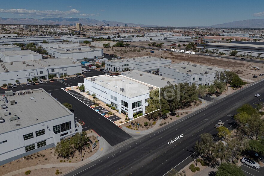 7481 Eastgate Rd, Henderson, NV à louer - Photo de l’immeuble – Image 2 sur 5