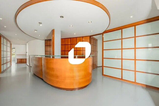 Plus de détails pour Avenue Du Manet, Montigny-le-Bretonneux - Bureau à louer