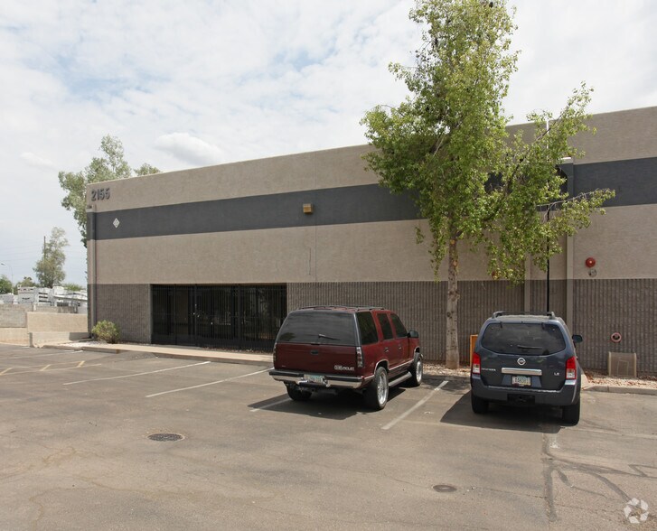 2155 E Jones Ave, Phoenix, AZ à louer - Photo de l’immeuble – Image 3 sur 3