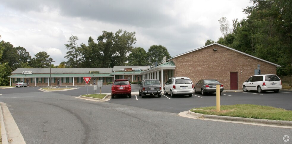 100-108 Weatherly Sq, Ramseur, NC à vendre - Photo de l’immeuble – Image 2 sur 7