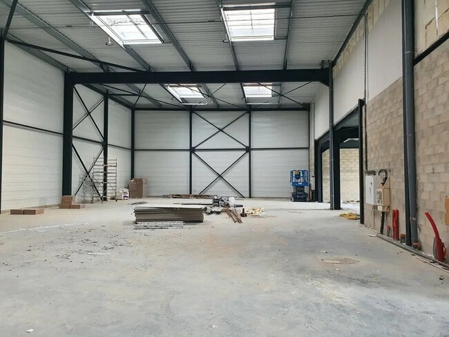 Plus de détails pour Local d’activités à vendre