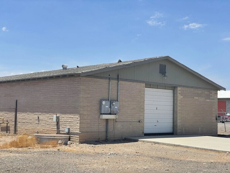 2 W Service St, Casa Grande, AZ à louer - Photo de l’immeuble – Image 2 sur 4