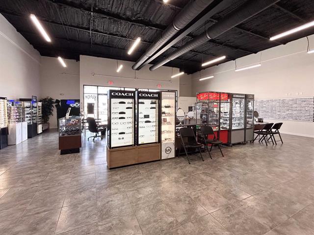 1401 Jacaman Rd, Laredo, TX à louer - Photo de l’immeuble – Image 3 sur 24