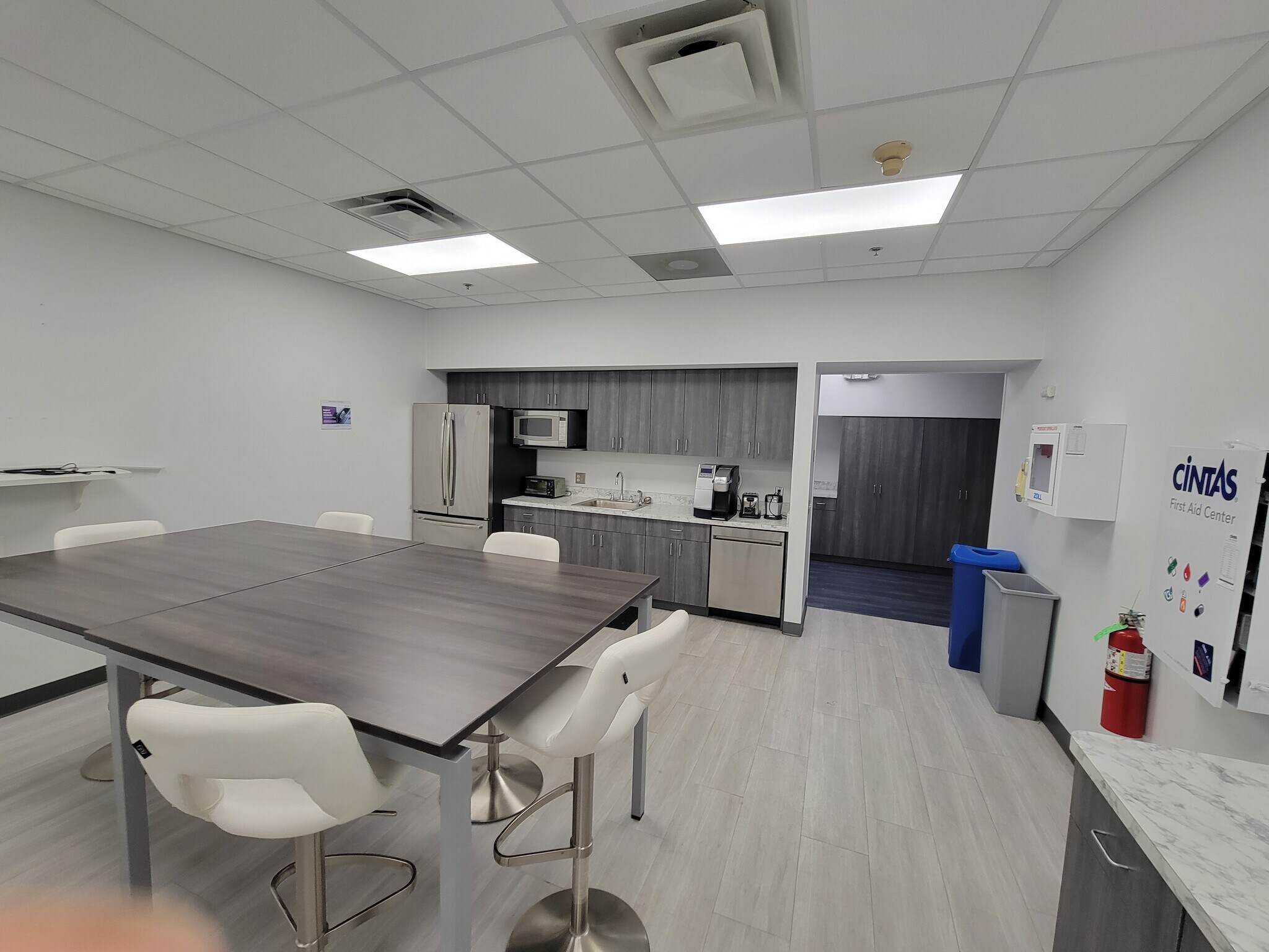 900 Corporate Blvd, Newburgh, NY à louer Photo de l’immeuble– Image 1 sur 26