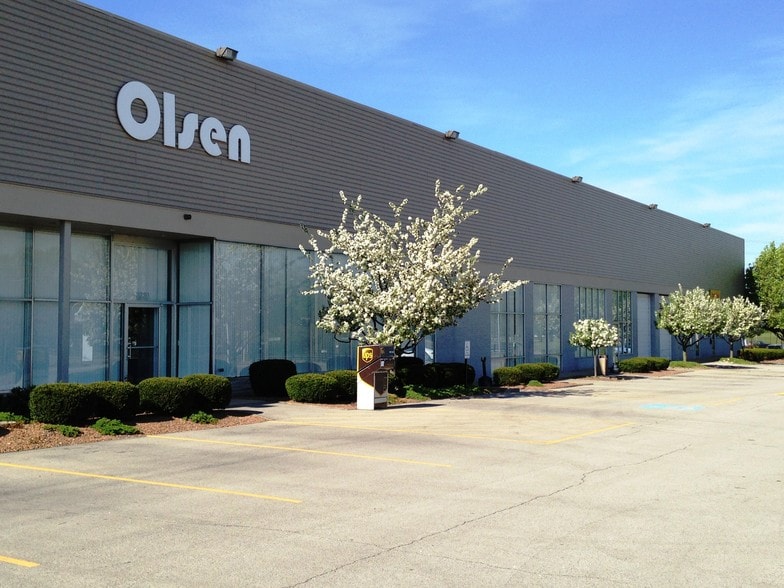 3100-3280 Commerce Center Pl, Louisville, KY à louer - Photo de l’immeuble – Image 3 sur 3