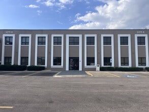 1275 E Butterfield Rd, Wheaton, IL à louer Photo intérieure– Image 2 sur 4