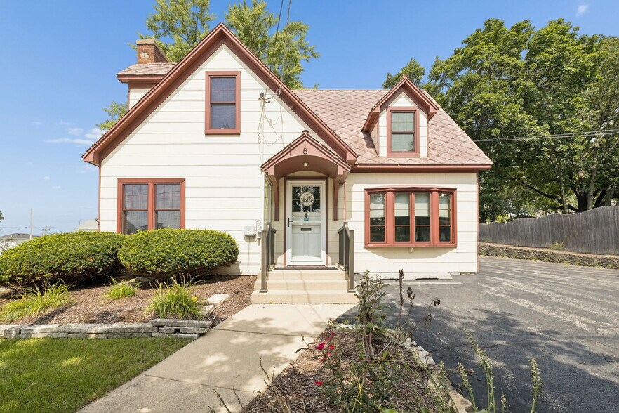 6 E Washington St, Oswego, IL à vendre - Photo principale – Image 1 sur 27