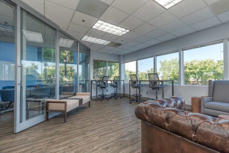 702 Spirit 40 Park Dr, Chesterfield, MO à louer - Photo de l’immeuble – Image 3 sur 8