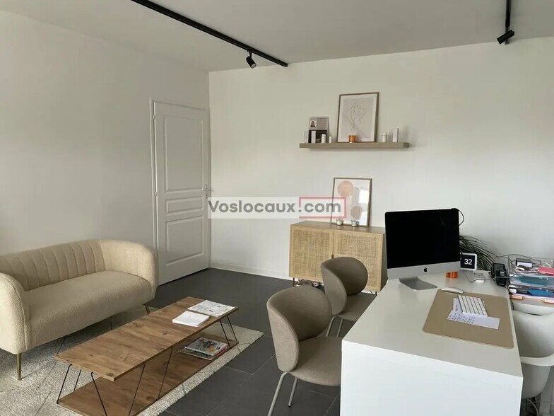 Bureau dans Antibes à louer - Photo de l’immeuble – Image 1 sur 4
