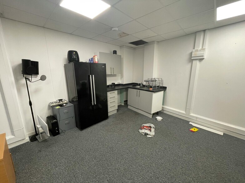 1-14 Saxon Sq, Christchurch à louer - Photo de l’immeuble – Image 3 sur 5