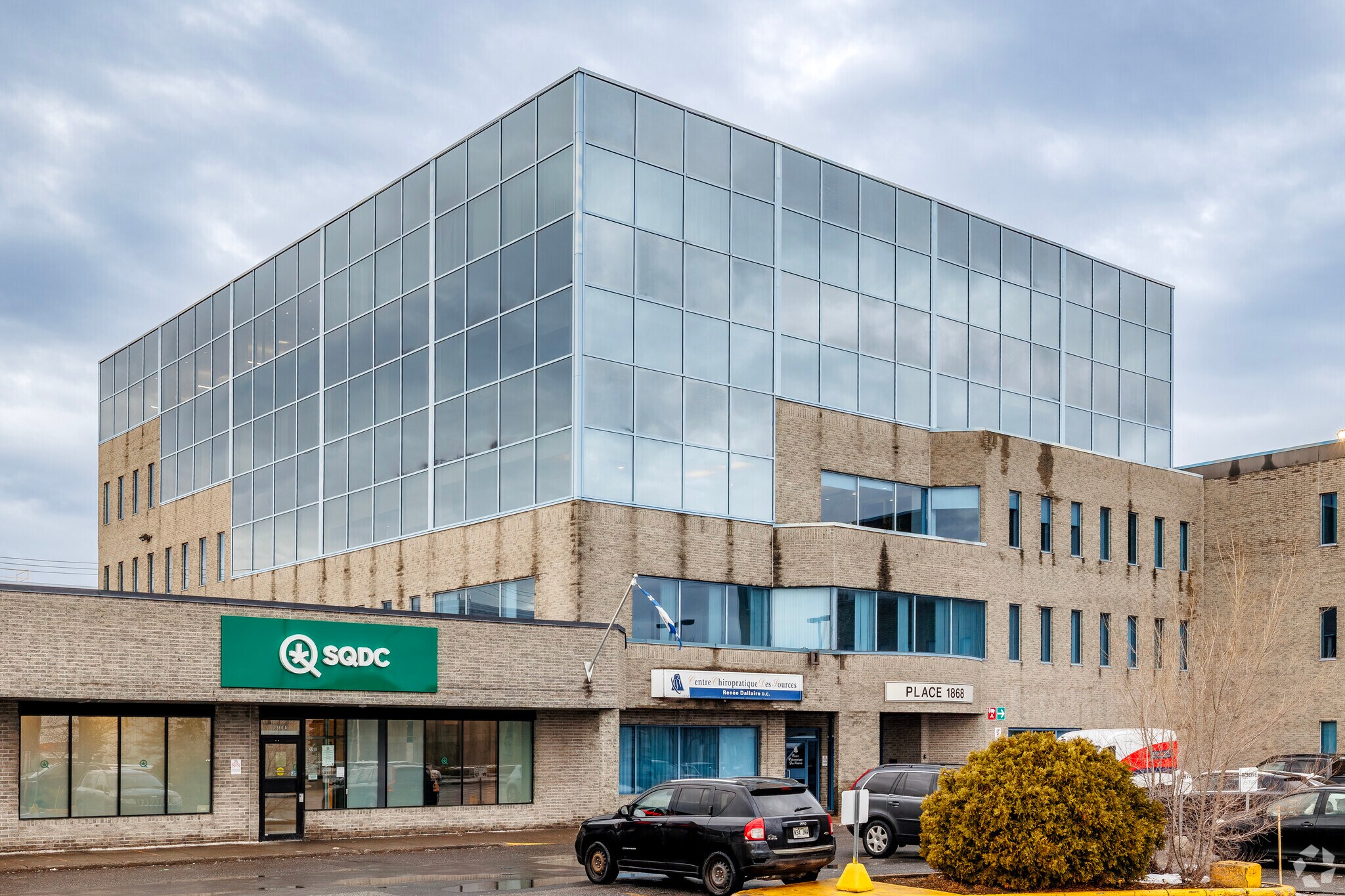 1868 Boul Des Sources, Pointe-claire, QC à louer Photo principale– Image 1 sur 9