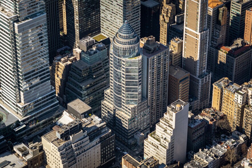 750 Lexington Ave, New York, NY à louer - Photo de l’immeuble – Image 2 sur 13
