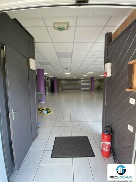 Local commercial dans Saint-Martin-le-Vinoux à vendre - Photo intérieure – Image 2 sur 12