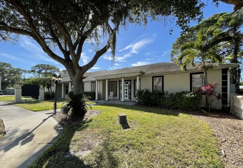 8830 S Tamiami Trl, Sarasota, FL à louer - Photo de l’immeuble – Image 3 sur 40