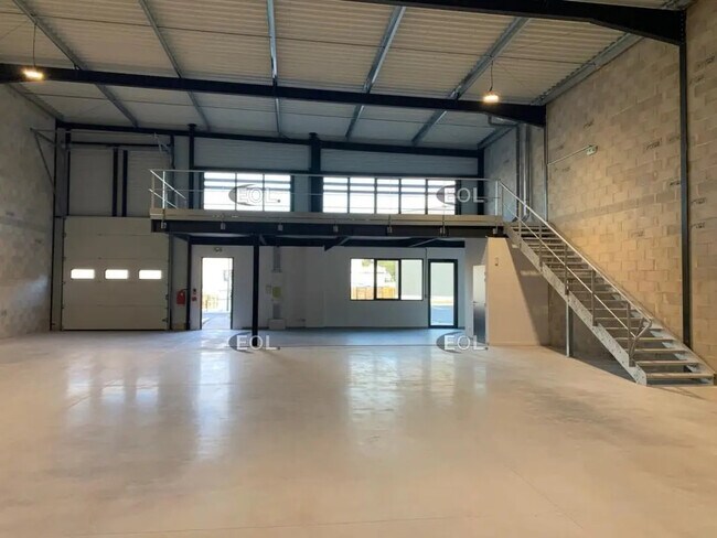 Plus de détails pour Local d'activités à louer