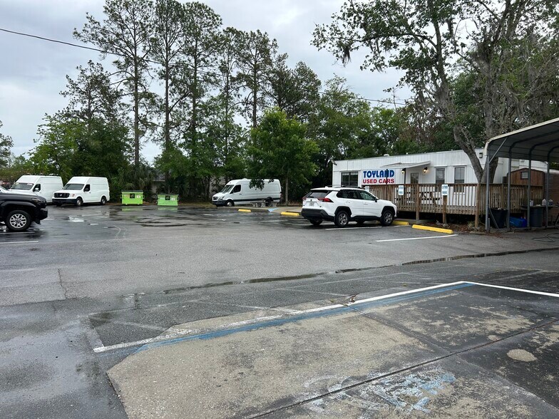 241 NE 39th Ave, Gainesville, FL à vendre - Photo de l’immeuble – Image 3 sur 8