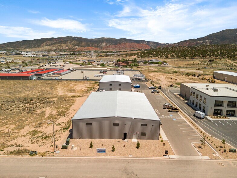 336 N 3325 W, Cedar City, UT à louer - Photo de l’immeuble – Image 3 sur 11