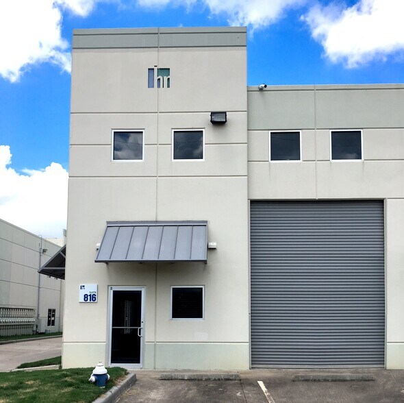 5750 N Sam Houston Pky E, Houston, TX à louer - Photo de l’immeuble – Image 2 sur 4